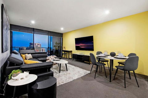 OCEAN VIEW - One Bedroom Spa Apartment - Circle On Cavill - Self Contained, Privately Managed - Accommodation Guide 2