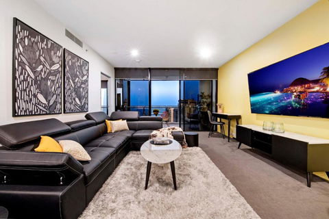 OCEAN VIEW - One Bedroom Spa Apartment - Circle On Cavill - Self Contained, Privately Managed - Accommodation Guide 1
