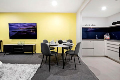 OCEAN VIEW - One Bedroom Spa Apartment - Circle On Cavill - Self Contained, Privately Managed - Accommodation Guide 3