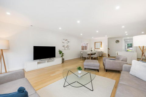 Newsom House - Stylish & Elegant Home With 4 King Beds - Accommodation Guide 2
