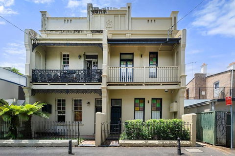 Newtown Nest - Chic Terrace Living Off King Street - Accommodation Guide 3