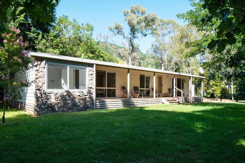 Nirvana - Accommodation Guide 0