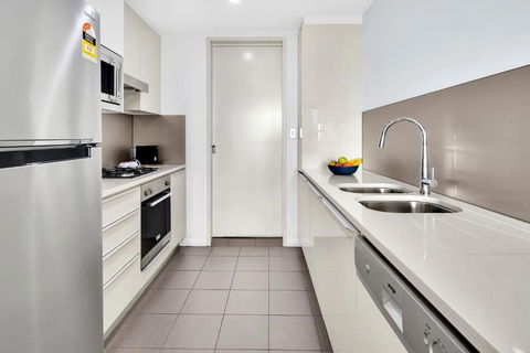 North Sydney Large Two Bedroom MIL2302 - Accommodation China 3