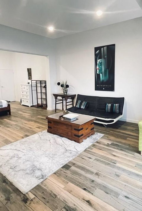 Northcote Spacious Studio - Accommodation Guide 2