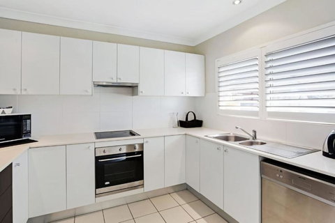 Oaks Pacific Blue Pool Spa More In Complex - Accommodation Guide 3