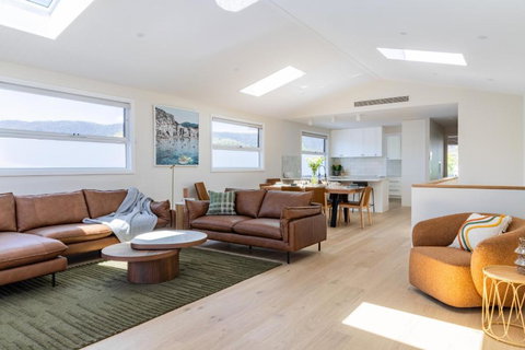 Oakwood Retreat - Accommodation Guide 0