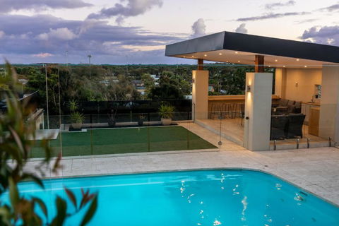 OASIS ON SUNSET - Tranquility Close To The Ocean - Accommodation Guide 1