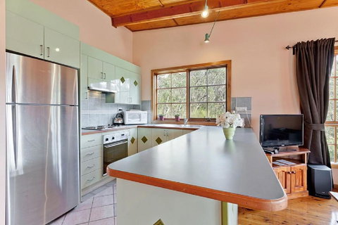 Observatory Cottage - Accommodation Guide 2