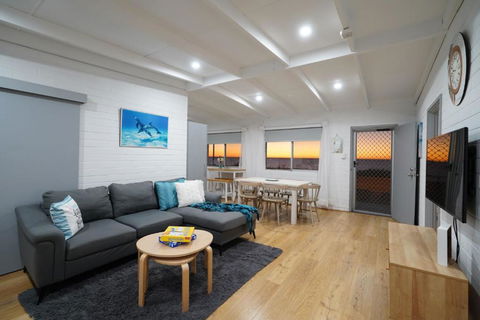 OCEA84 - Quinns Beach Shack: Ocean Views - Accommodation Guide 0