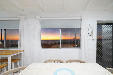 OCEA84 - Quinns Beach Shack: Ocean Views - Accommodation Guide 1