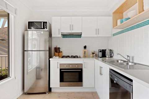 Ocean Breeze - Accommodation Guide 1