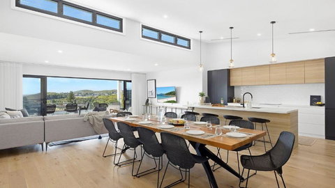 Ocean Scene - Accommodation Guide 1