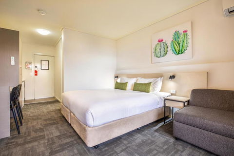 Nightcap At Shoppingtown Hotel - Accommodation Guide 0