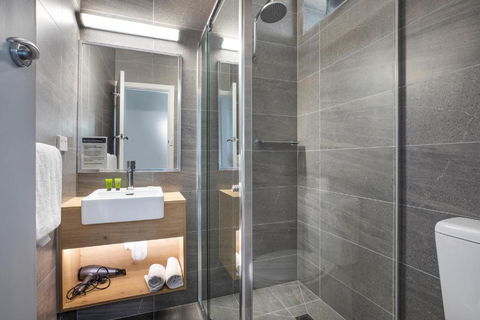 Nightcap At Skyways Hotel - Accommodation Guide 2