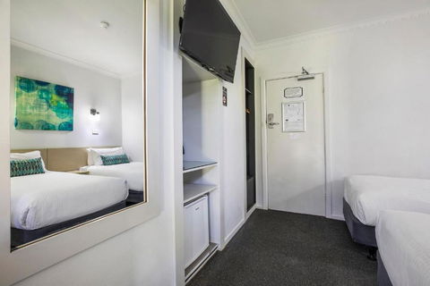 Nightcap At Skyways Hotel - Accommodation Guide 3