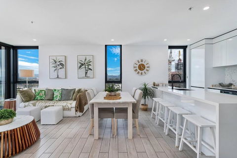 OPUS Apartment - Beach At Your Doorstep Short Walk To Light Rail - Accommodation Guide 3