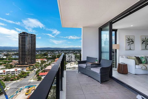 OPUS Apartment - Beach At Your Doorstep Short Walk To Light Rail - Accommodation Guide 1