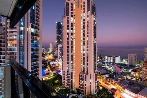 OCEAN VIEW APARTMENTS - Circle On Cavill - Self Contained & Privately Managed - Accommodation Guide 1