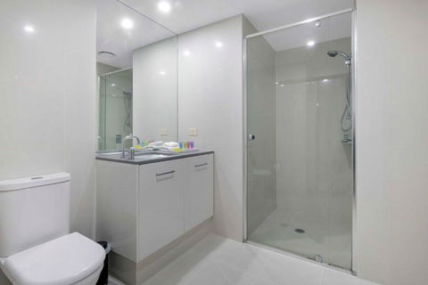 OCEAN VIEW APARTMENTS - Circle On Cavill - Self Contained & Privately Managed - Accommodation Guide 3