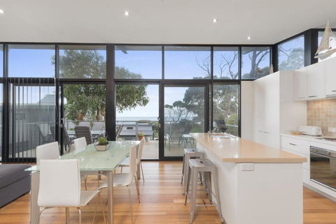 Ocean View Treetops Retreat - Accommodation Guide 0