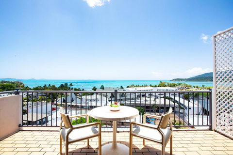 OCEAN VIEWS 10 - Accommodation Guide 0
