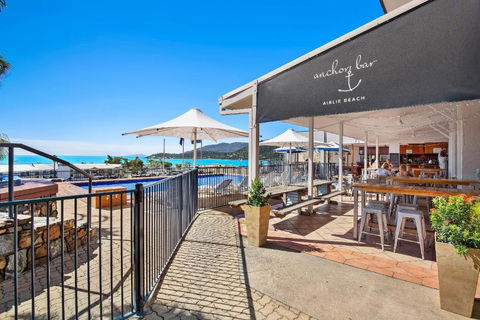 OCEAN VIEWS 10 - Accommodation Guide 2