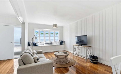 Ocean Views & City Convenience Perfect Getaway - Accommodation Asia 2