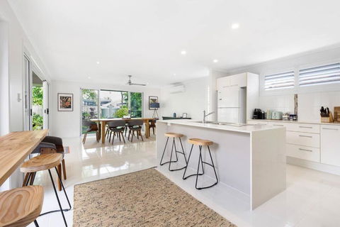 OCEAN55- Mooloolaba Family Holiday Home - Accommodation Guide 0