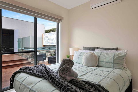 OG Spa Retreat- 3 Bedroom, Spa, Central, Aircon - Accommodation Guide 1