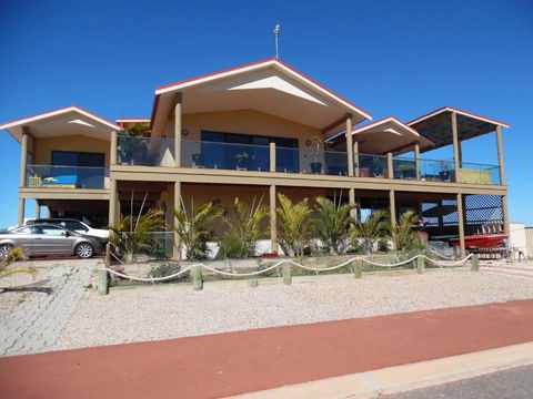 On The Deck @ Shark Bay - Accommodation Asia 3