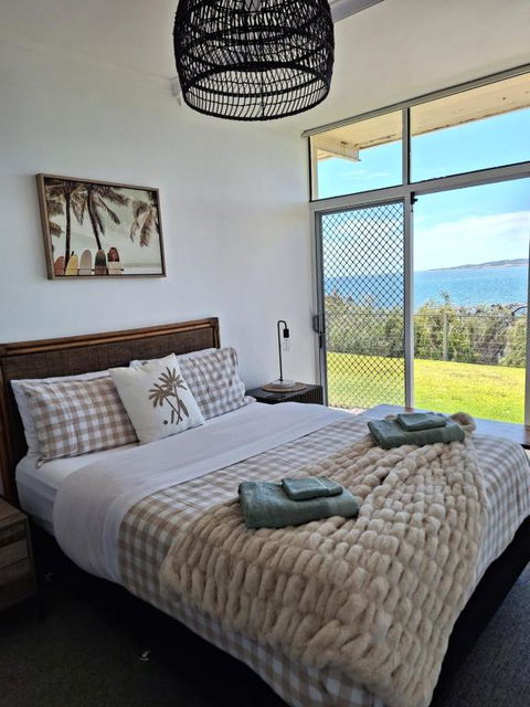 ON THE WATERS EDGE - Accommodation Guide 3