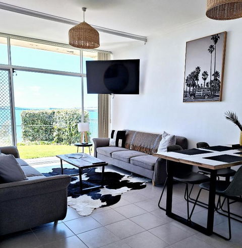 ON THE WATERS EDGE - Accommodation Guide 1