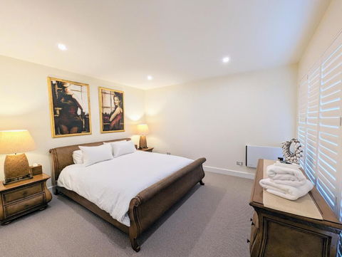 ONE Luxury Apartment - Accommodation Guide 2