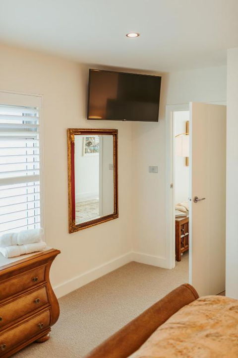 ONE Luxury Apartment - Accommodation Guide 3