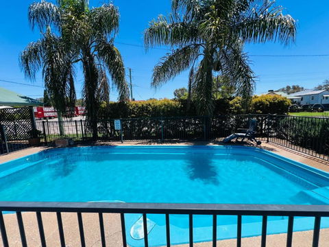 OVERLANDER MOTOR LODGE - Accommodation Guide 0