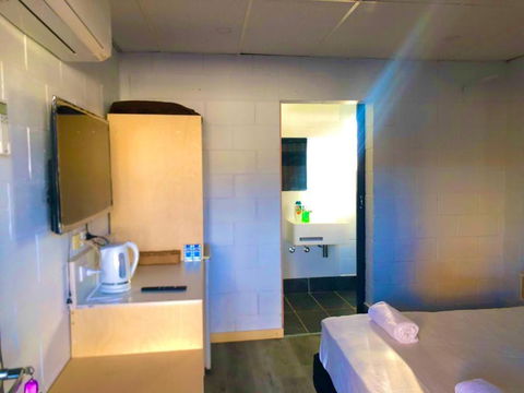 OXFORD HOTEL MOTEL - Accommodation Guide 0