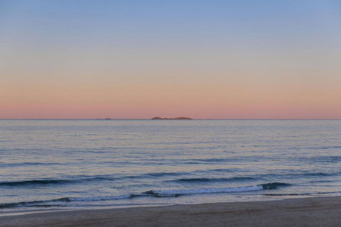 Pacific Dawn On The Beach One - Accommodation Asia 3