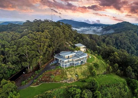 ON TOP Of THE WORLD Garden Studio - Accommodation Guide 2
