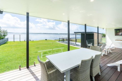On The Corso - Sun-soaked Serenity With Lake Access - Accommodation Guide 2