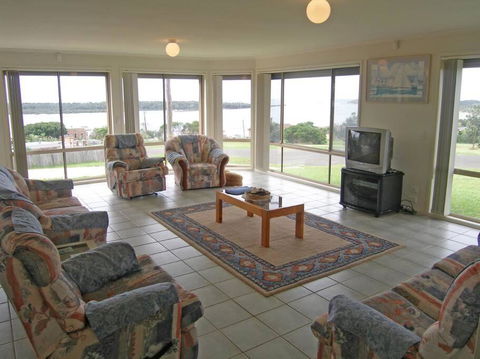 ORSO1O - Water View House - Accommodation Guide 1
