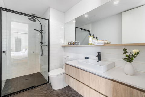 Park Life! Elegant & Sun-Filled 2 Bed 2 Bath Home In Caulfield North - Accommodation Asia 2