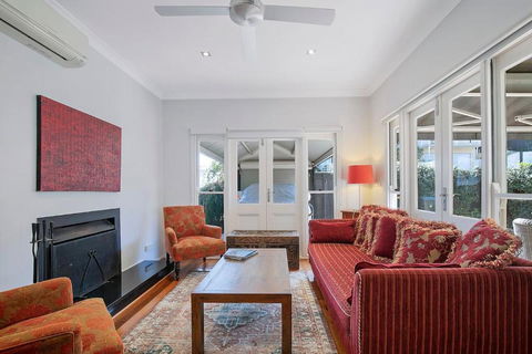 Paddington Cottage - A Classic Queenslander Stay - Accommodation Asia 2