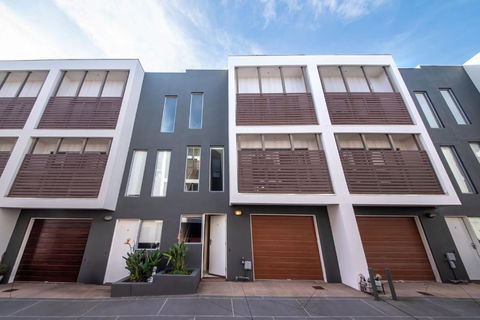 Page Seven By Property Mums - Accommodation Asia 3