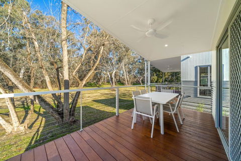 Painters Island Holiday Park - Accommodation Guide 1