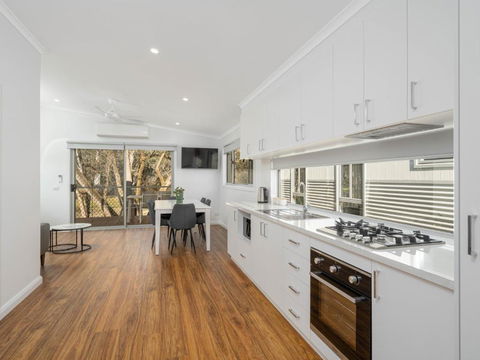 Painters Island Holiday Park - Accommodation Guide 2