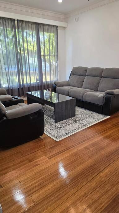 Pakenham Villa - Accommodation Asia 0