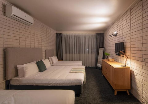 Palms Hotel - Accommodation Asia 3