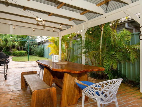 Palms I Pet Friendly I 2 Mins To Beach - Accommodation Asia 2