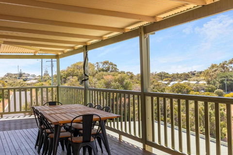 Panoramic Scenic Views Of Preston Beach - Delightful Family Holiday Home - Accommodation Guide 0