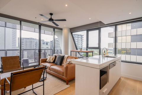 Panoramic View - Albert Park Lake & Shrine Views - Accommodation Asia 1